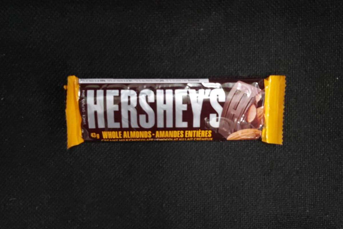 Chocolat Hershey aux amandes / Hershey Almonds