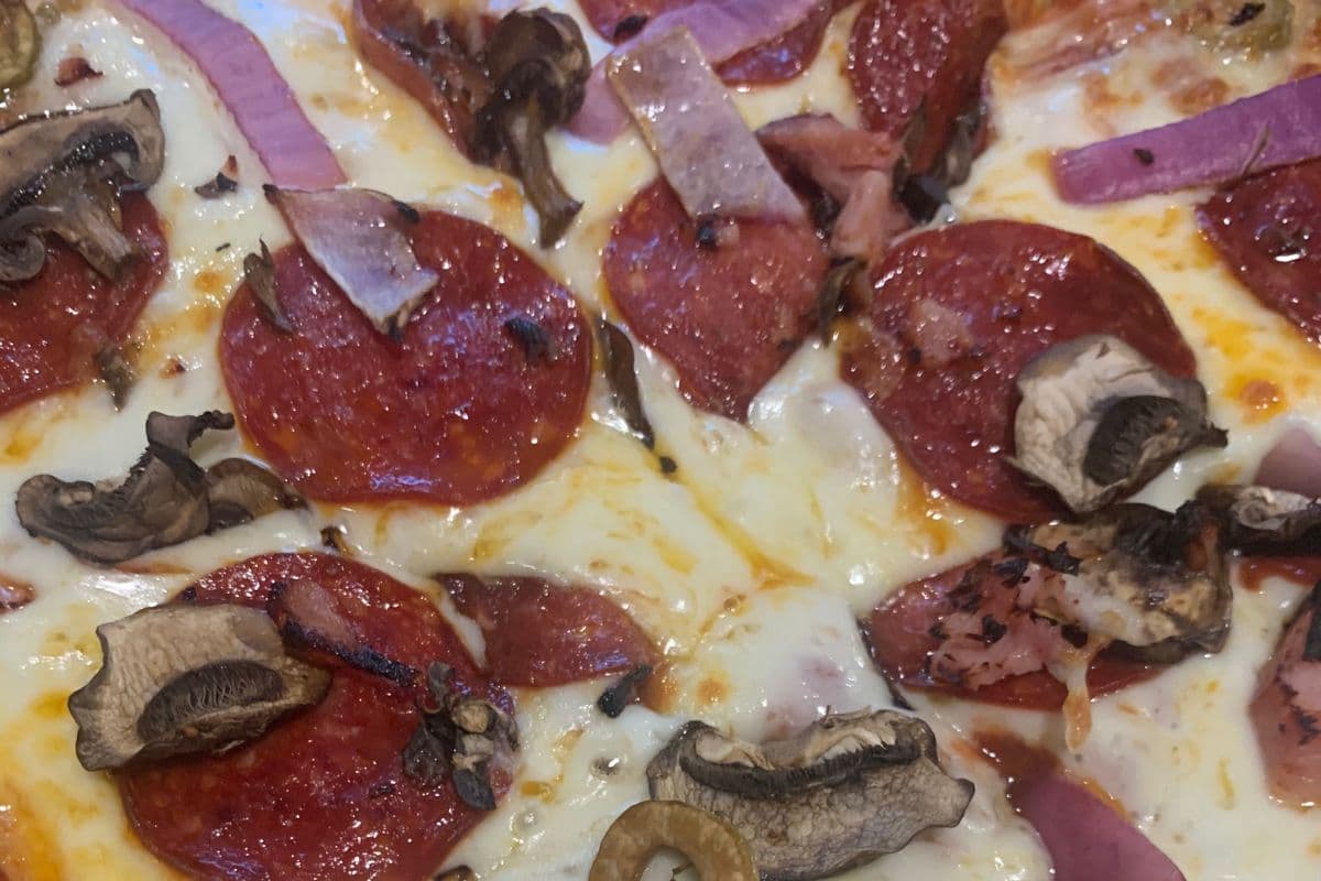 Large River Classic Pizza