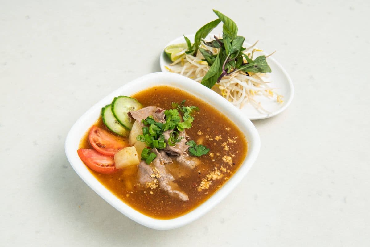 210 - Rare Beef with Rice Noodle on Satay Thick Soup