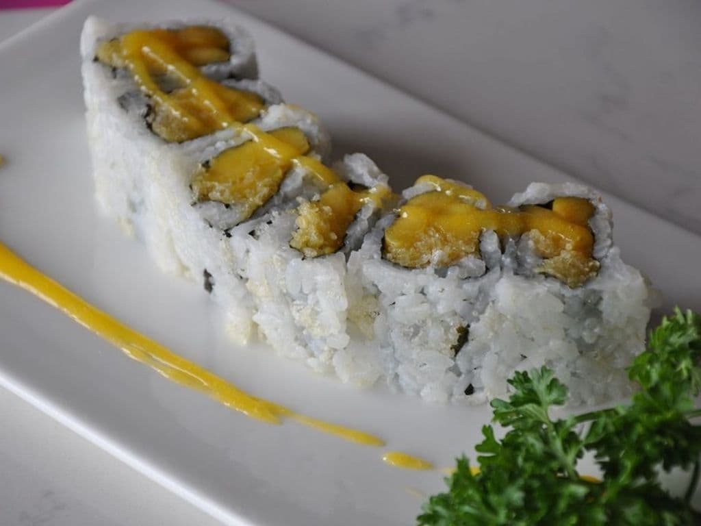 511a. Mango Crispy Maki (6pc)