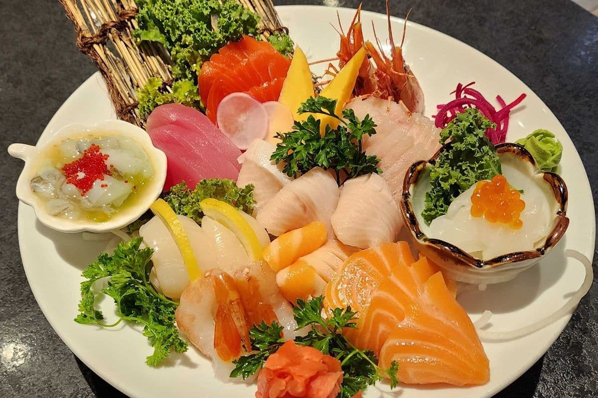 Gintaro Sashimi (18 pcs)