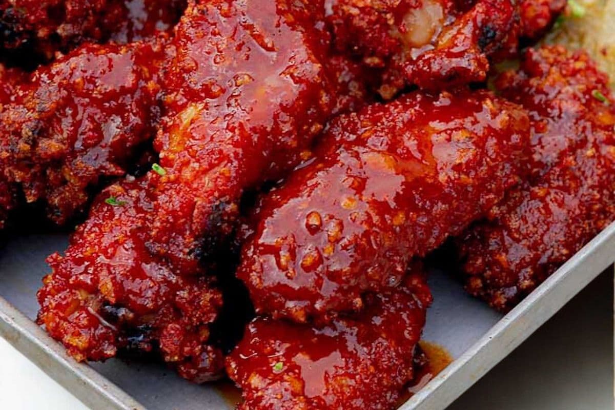 Hot and Spicy Chicken Wings (12 pcs)