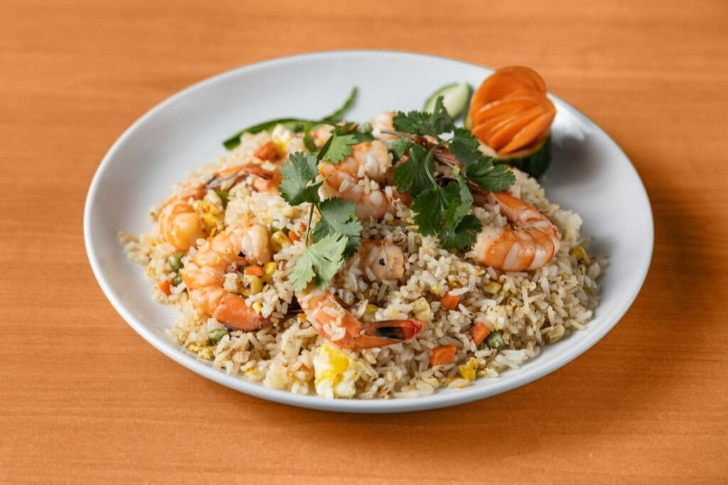 X4. Riz frit au poulet ou crevettes / Fried Rice with Chicken or Shrimps