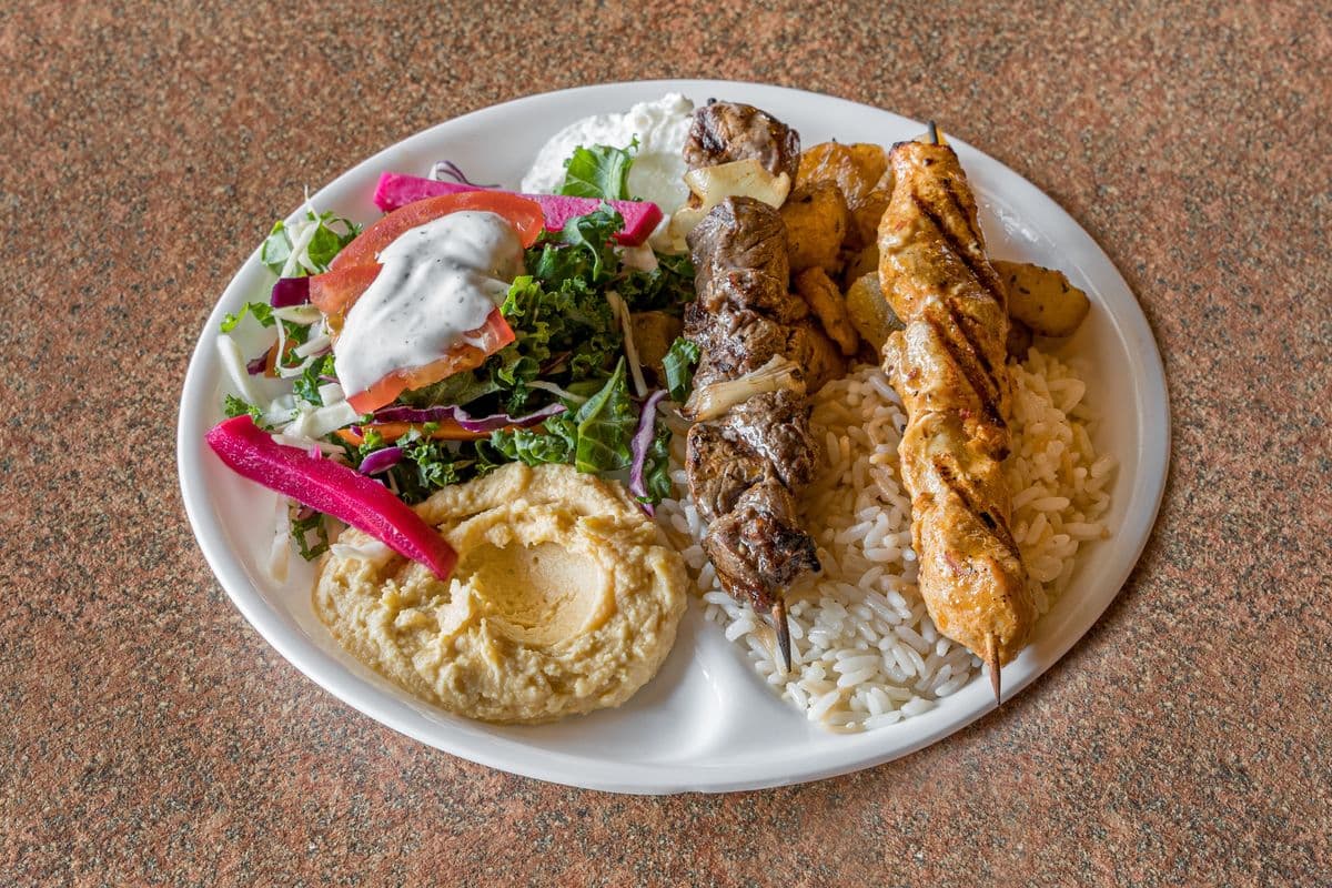 Brochettes (2 mcx) (1 Boeuf et 1 Poulet) / Skewers (2 pcs) (1 Beef and 1 Chicken)