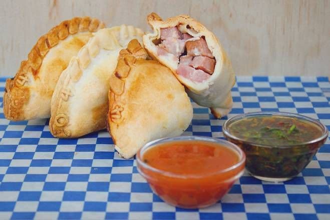 #4 Jamon and Queso Empanada / #4 Empanada jamon et queso