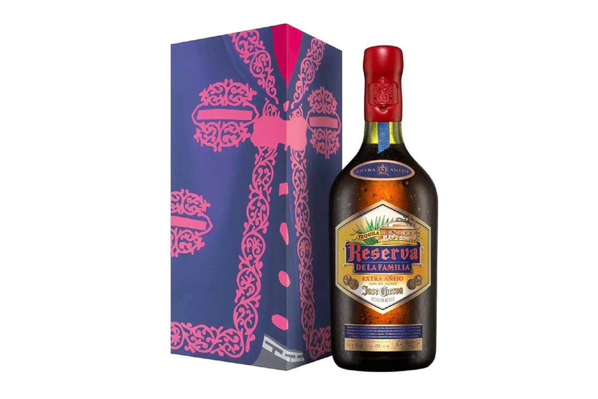Jose Cuervo Reserva Familia - Extra Anejo-750ml (1 x 750ml)