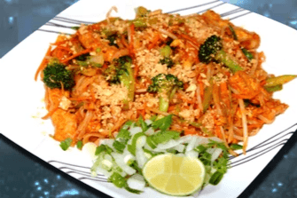 611. Vegetables Pad Thai, Mushrooms, Tofu, and Egg with Rice Noodles - Pad Thai Rau Cai, Dau Hu