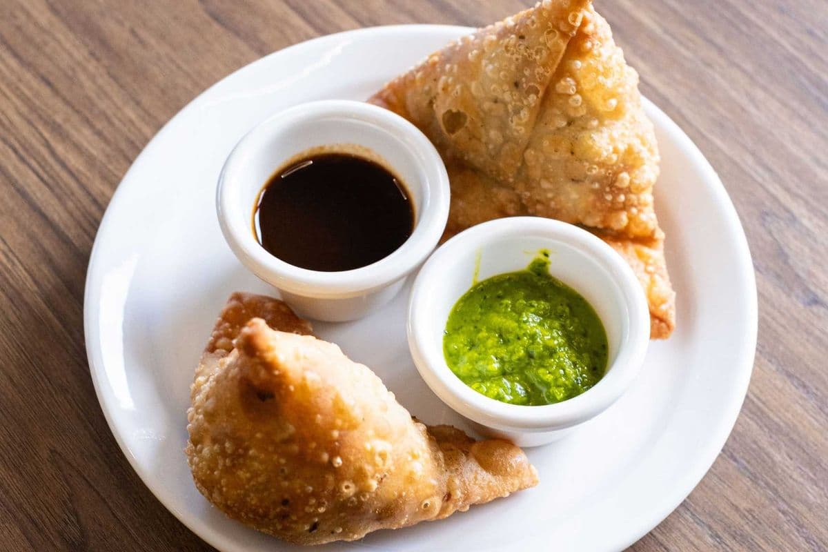 Alu Mater Samosas (2 pcs)