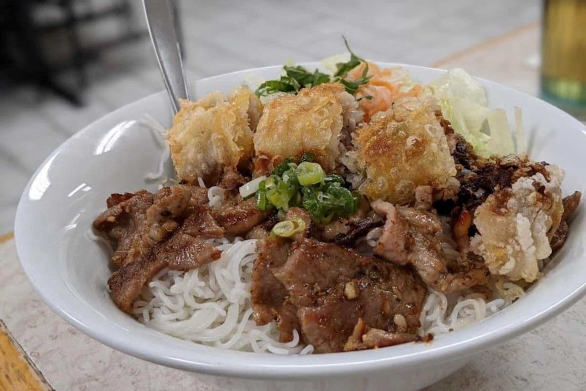 78.Spring Roll and Grilled Pork with Vermicelli