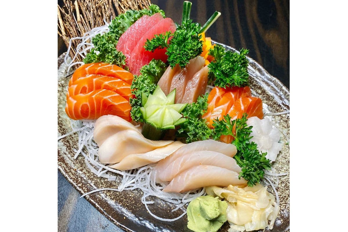 Assorted Sashimi Platter A (18 pcs)