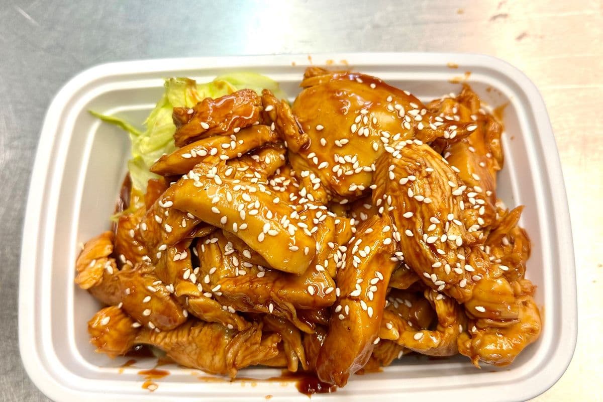 Poulet a la sauce au beurre d’arachide/ Peanut butter chicken.