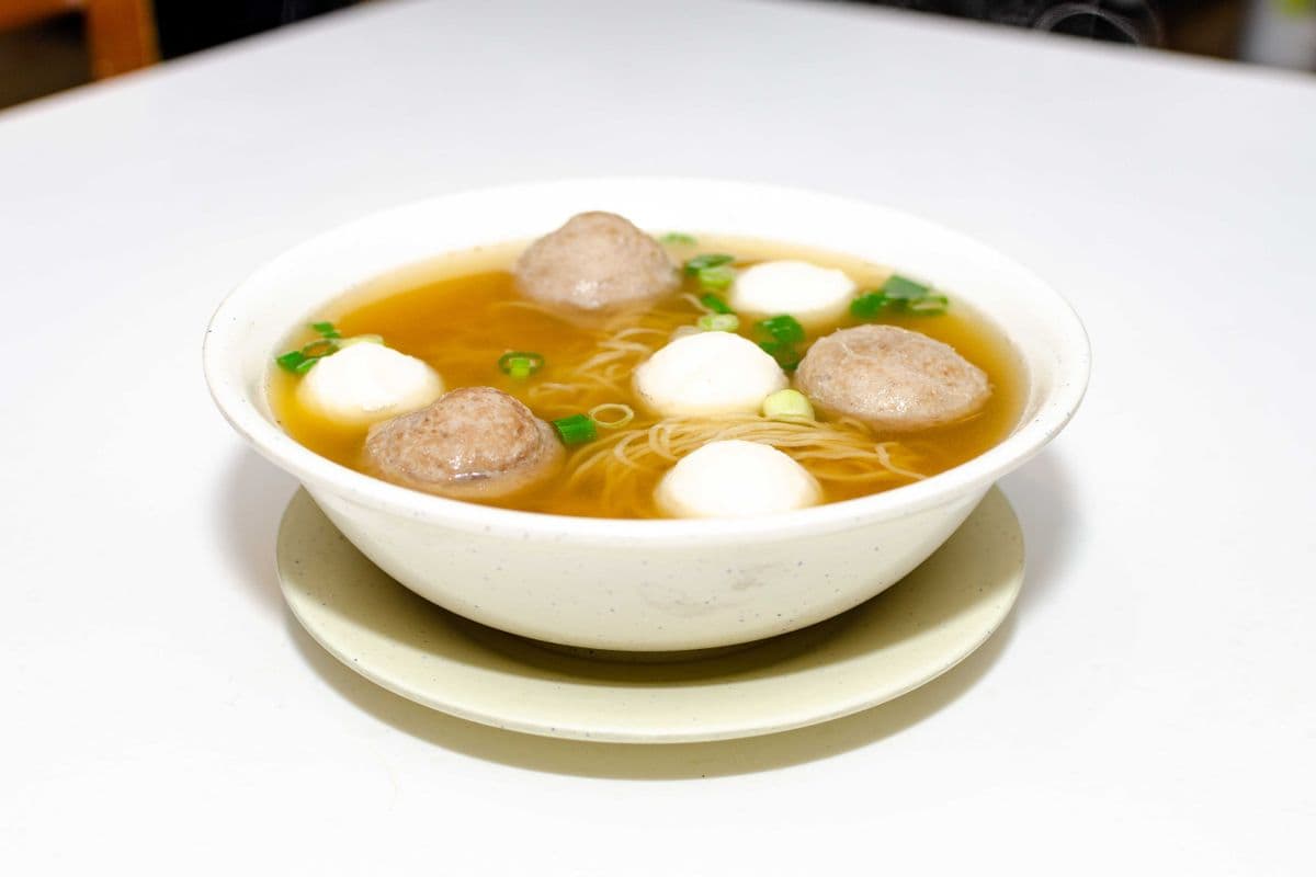 163 Beef Ball and Fish Ball with Noodle in Soup 雙丸湯麵