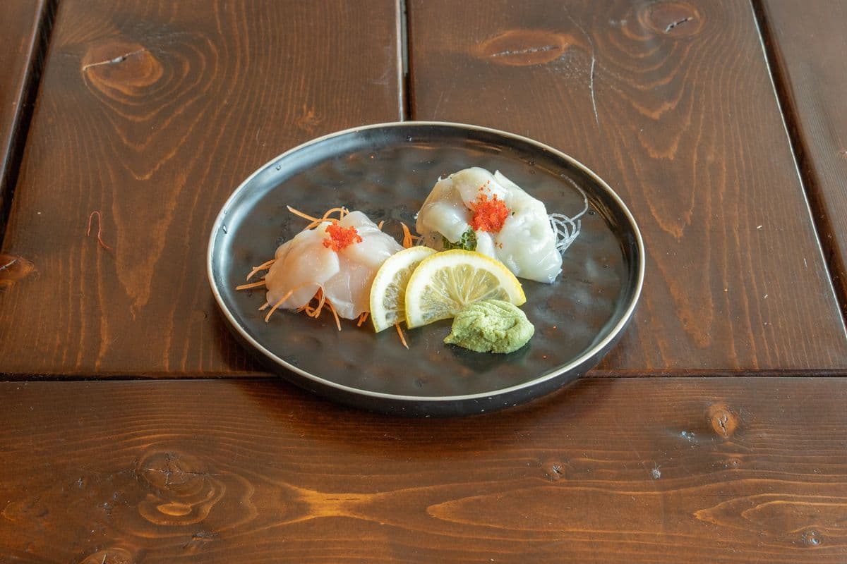 Scallop Sashimi (6 pcs) / 带子生鱼片