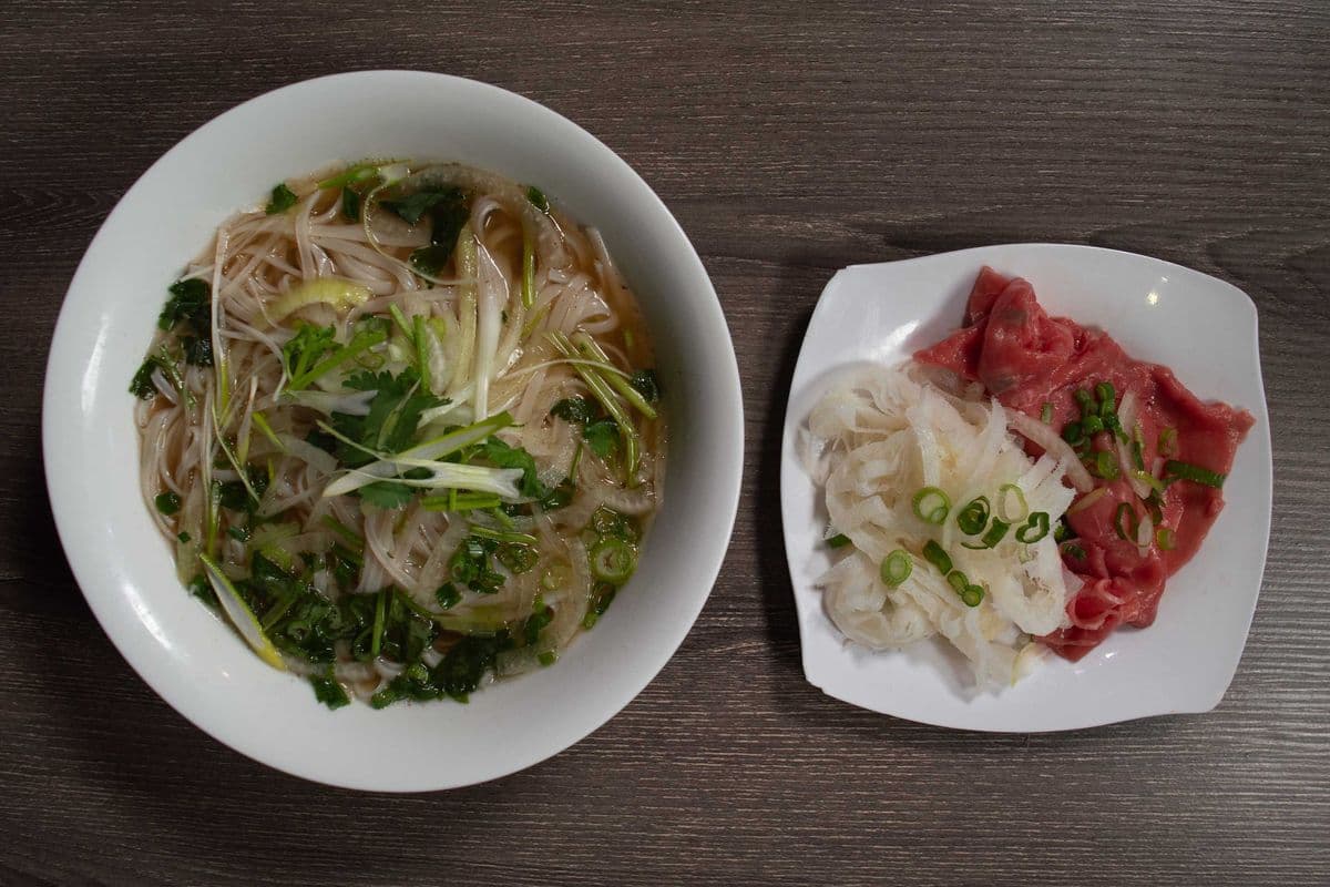 P6. Large Rare Beef and Tripe Pho Noodle Soup