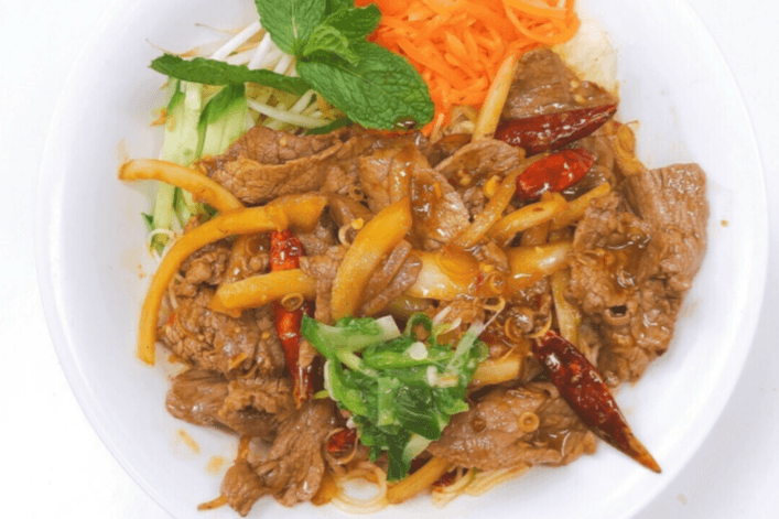 407. Stir-Fried Beef with Lemongrass and Hot Pepper on Vermicelli - Bun Bo Xao Sa Ot