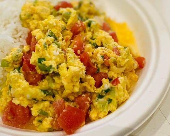 Huevos Pericos (Scrambled eggs)
