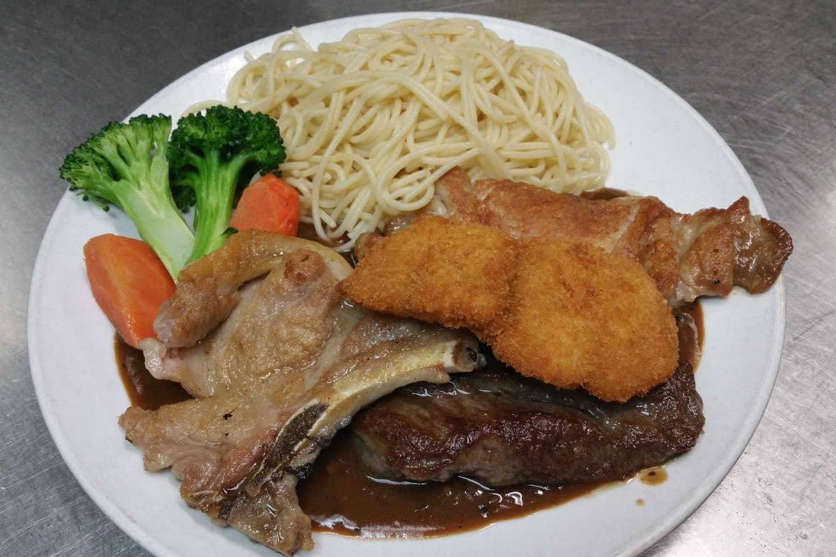 Hong Kong Style Mix Plate with Four Entrees 四拼