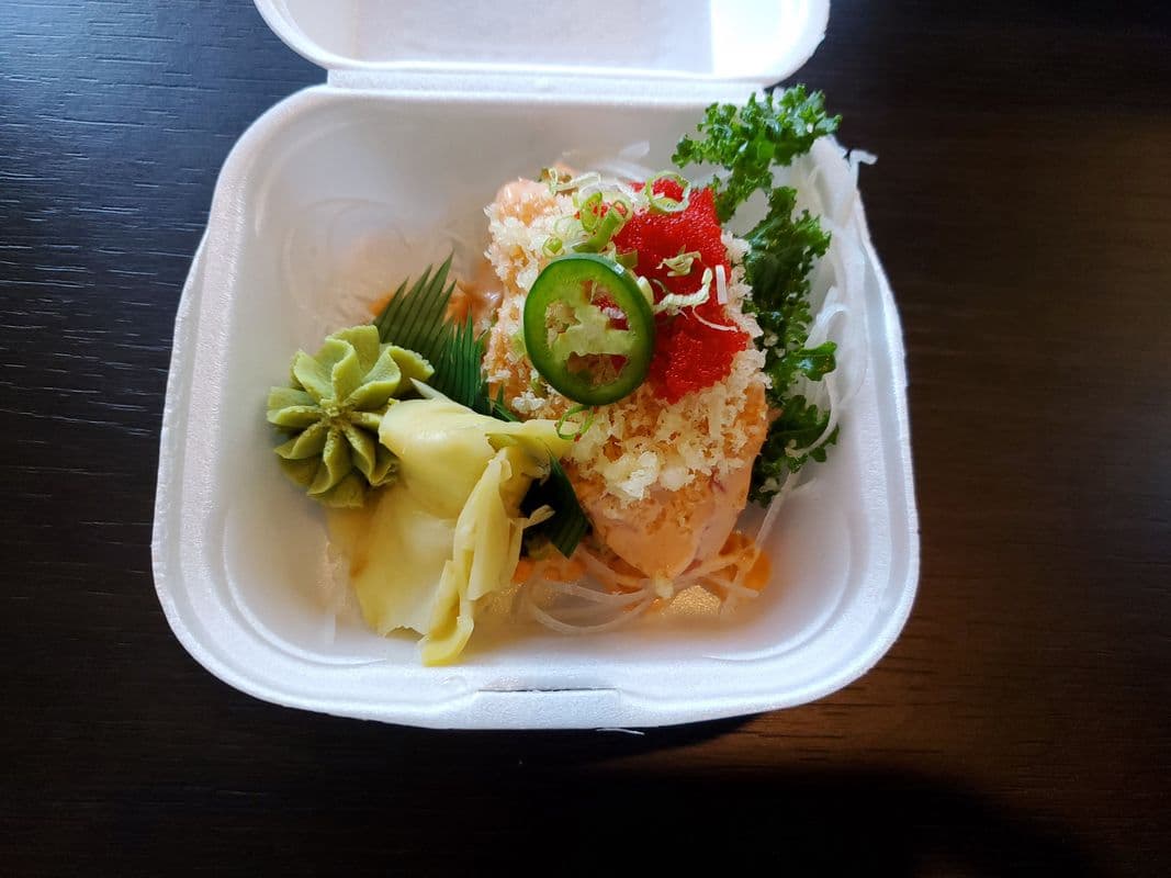 163. Spicy Salmon Sashimi (3 pcs)