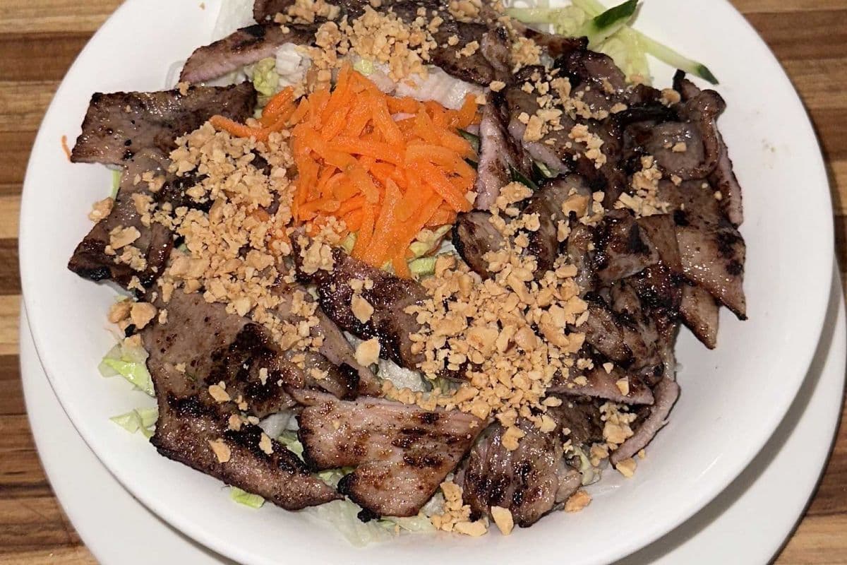 27. Grilled Pork with Vermicelli and Vegetables