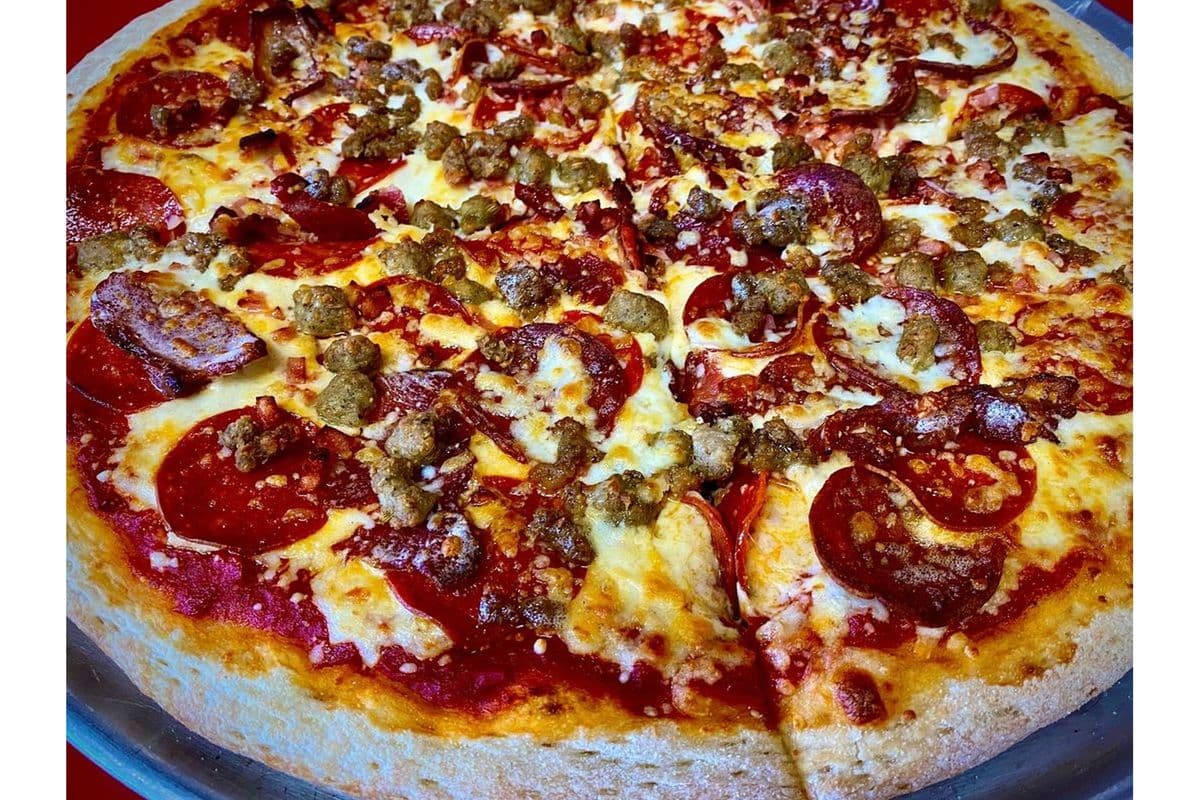 Large Reginos Deli Pizza