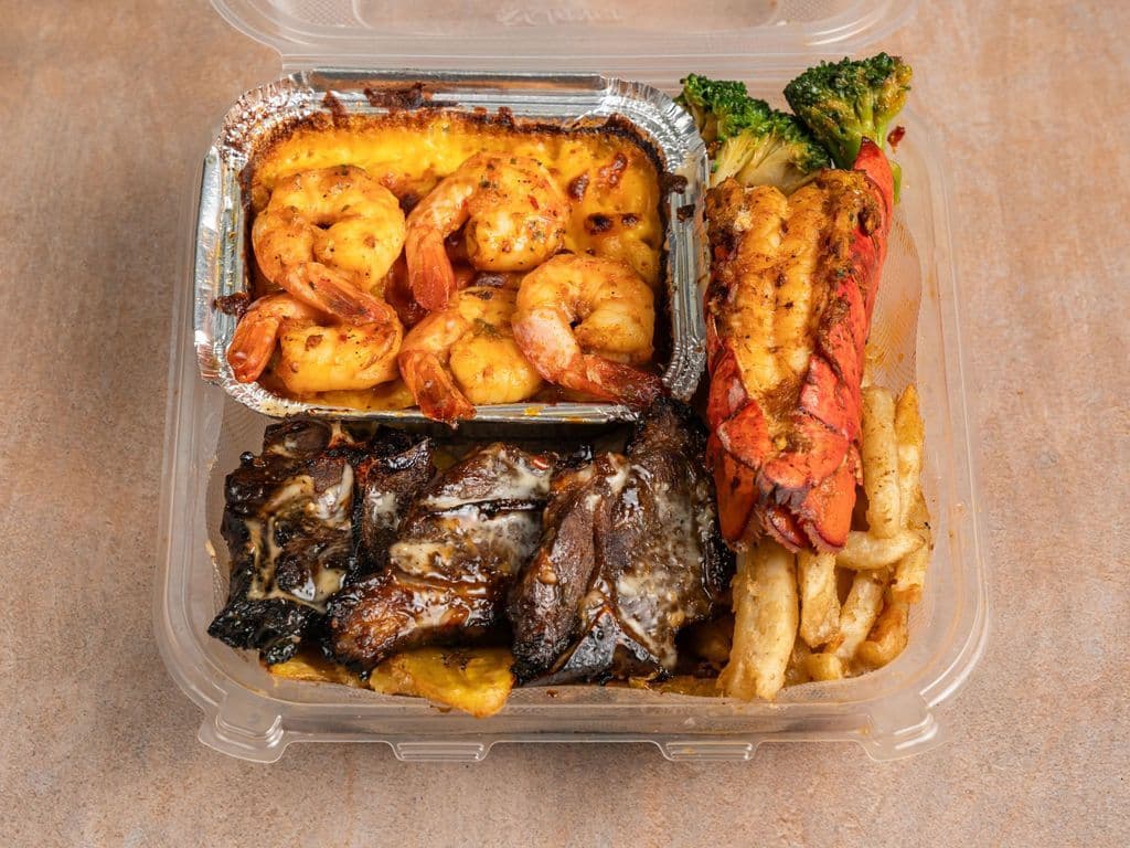 Honey Garlic Lambchops (3) + Homard + Crevette + Frite + Plantain + Mini-Mac & Cheese + Légume Sauté + Aïoli/White Sauce