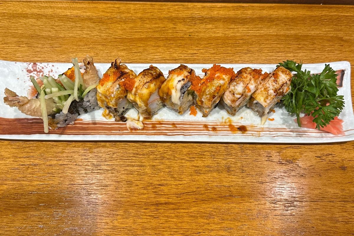 SR1. Fire Dragon Roll (Half cooked) (8 Pcs)