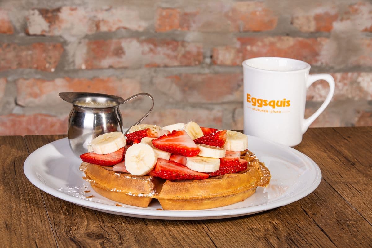 Gaufre Fraises, bananes et crème anglaise / Strawberries, Bananas and Custard Waffle