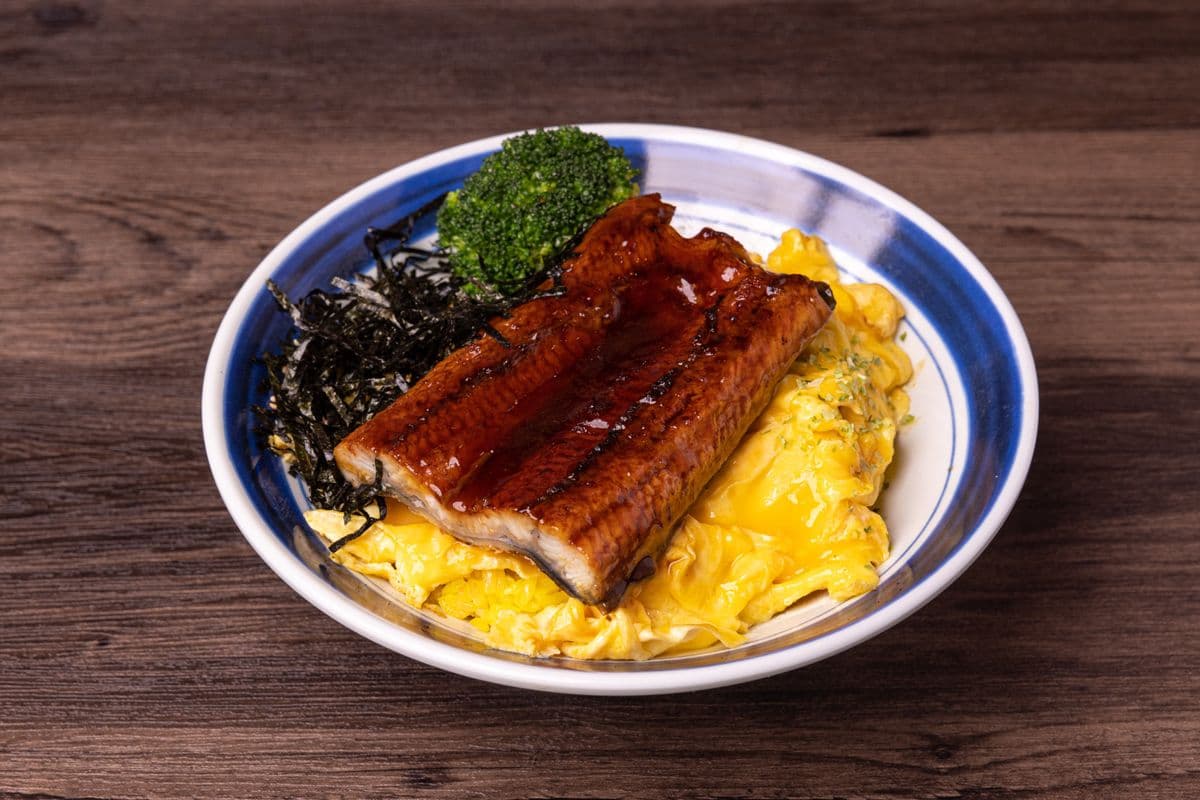A03. Signature Eel and Scrambled Eggs on Rice (招牌鰻魚滑蛋飯)