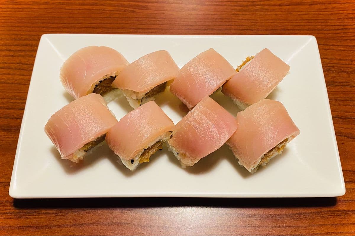 White Dragon Roll (8 pcs)
