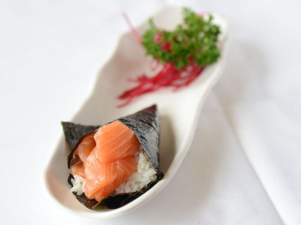 Salmon Hand Roll