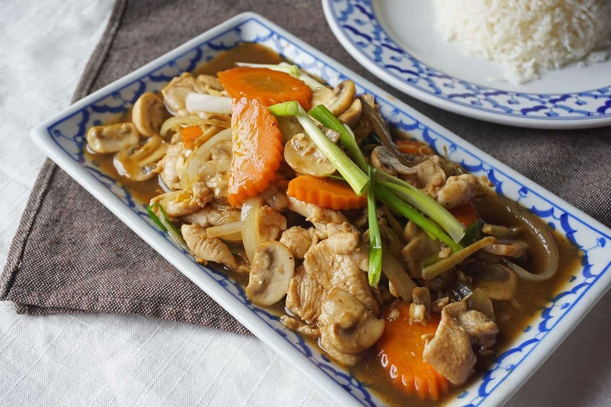 26. Pad Khing