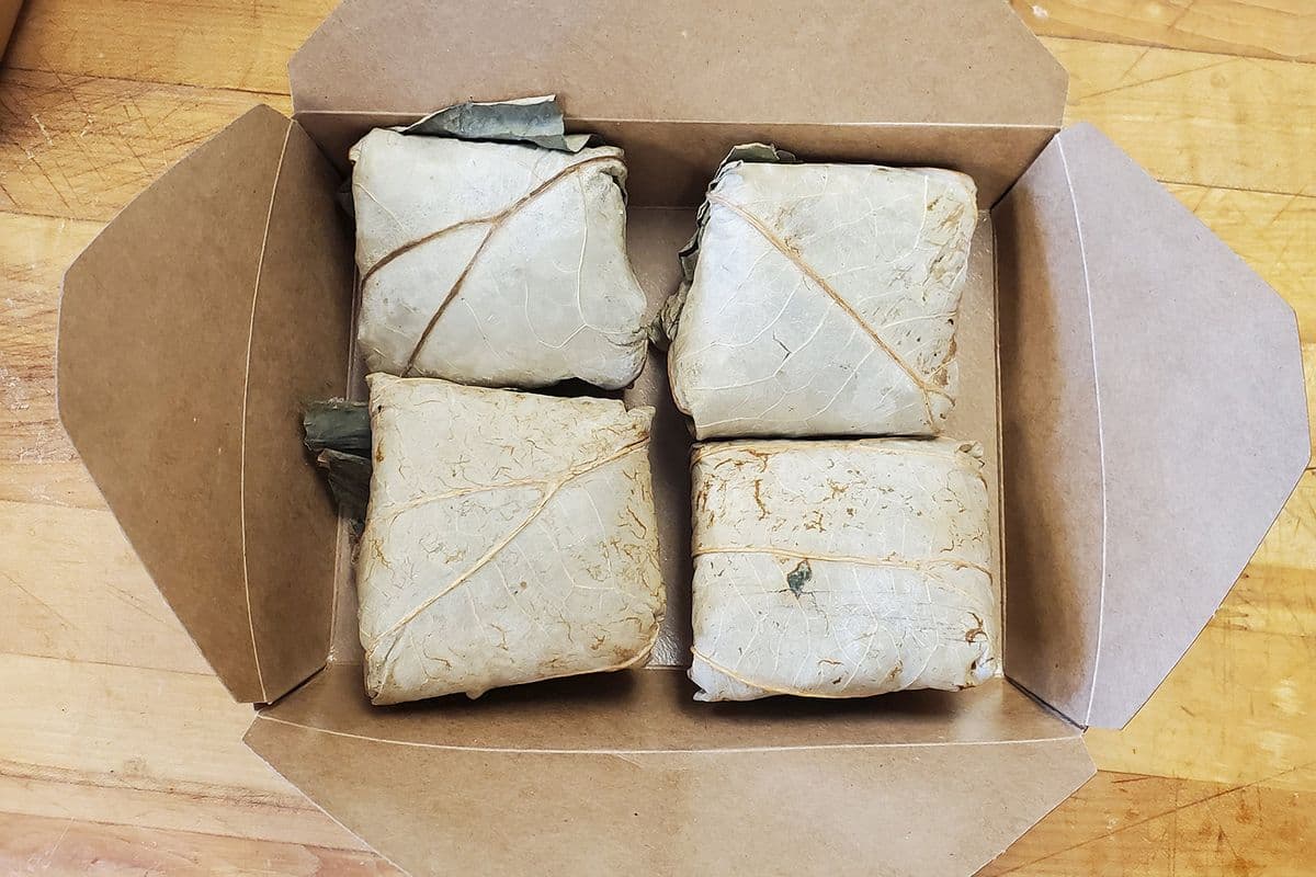 204-Riz collant avec poulet, porc, crevette et champignons shiitake enveloppé dans feuille de bamboo (4mcx)冰糯米鸡