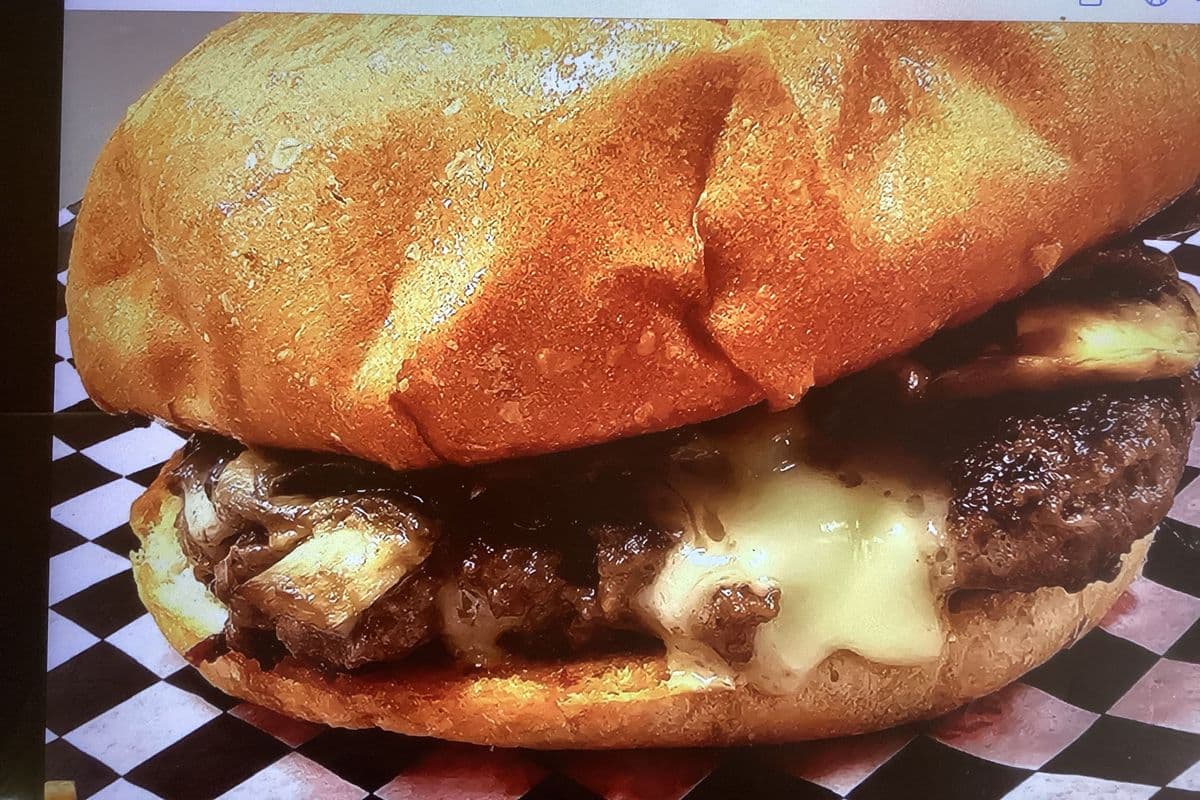 MUSHROOM MOZZARELLA BURGER