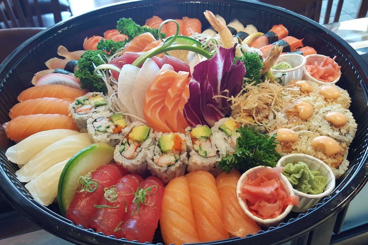 Sushi, Maki Roll, and Sashimi Combo Extra Large