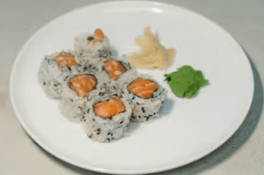 35. Hosomaki au saumon frais / Fresh Salmon Hosomaki