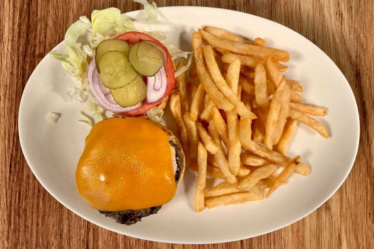 The Canadian Burger (8 oz)