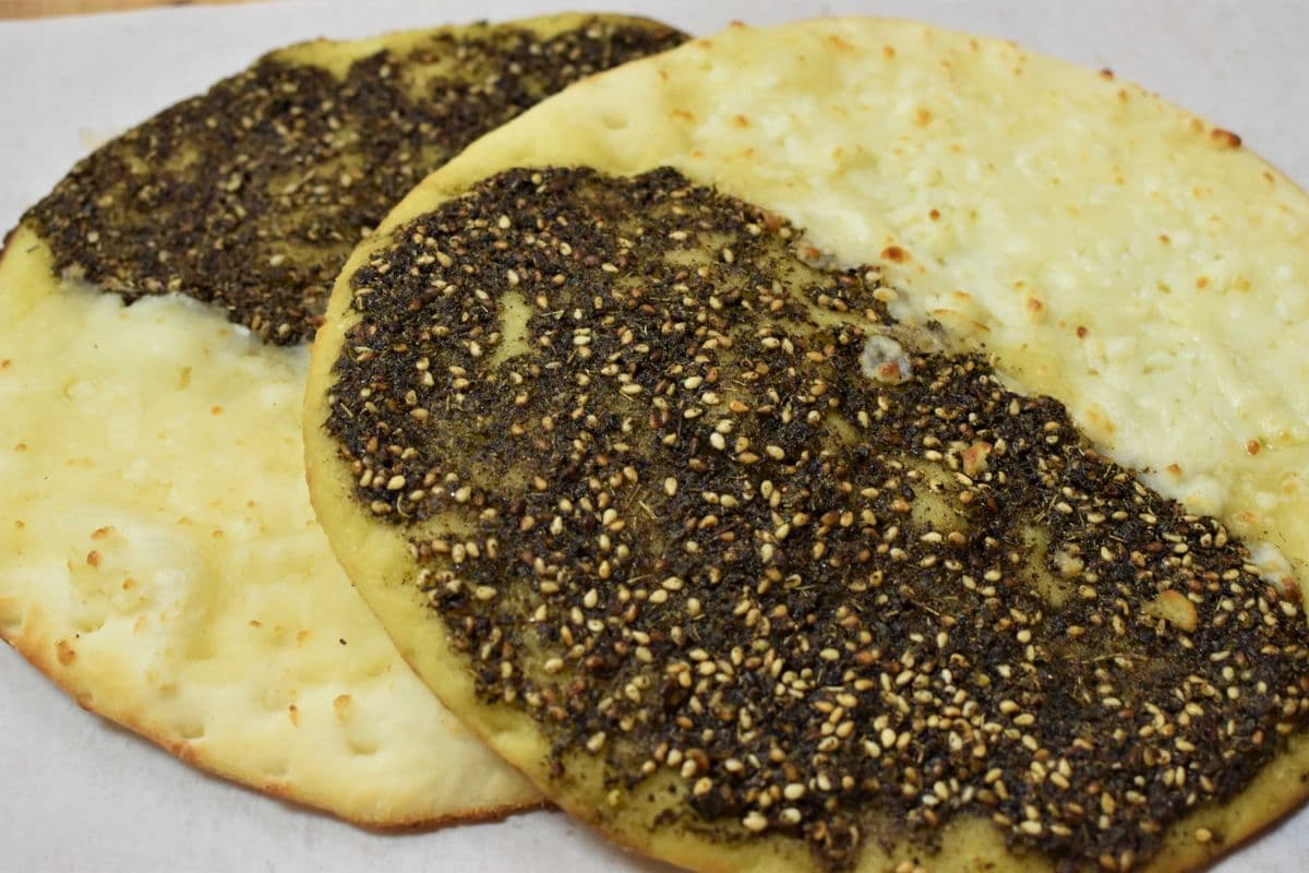 Mana-Ish au fromage et au Zaatar / Cheese and Zaatar Mana-Ish