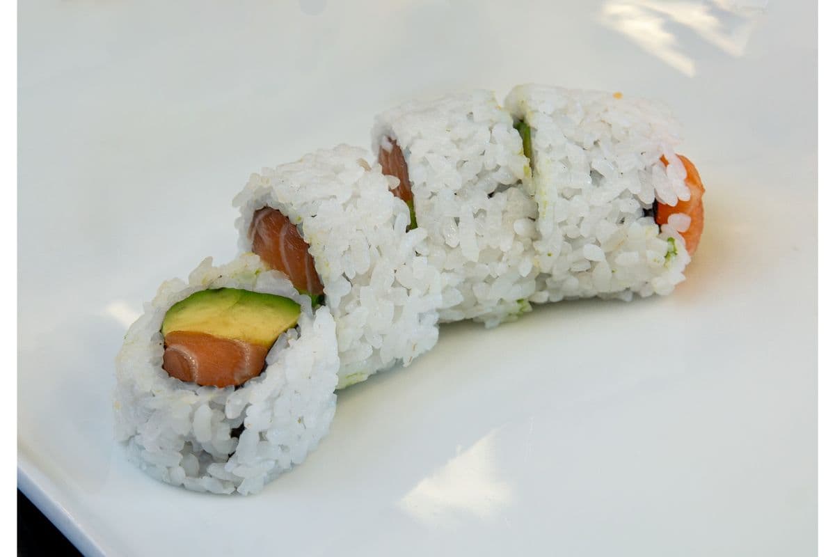 Avocado Salmon Roll (8 pcs)