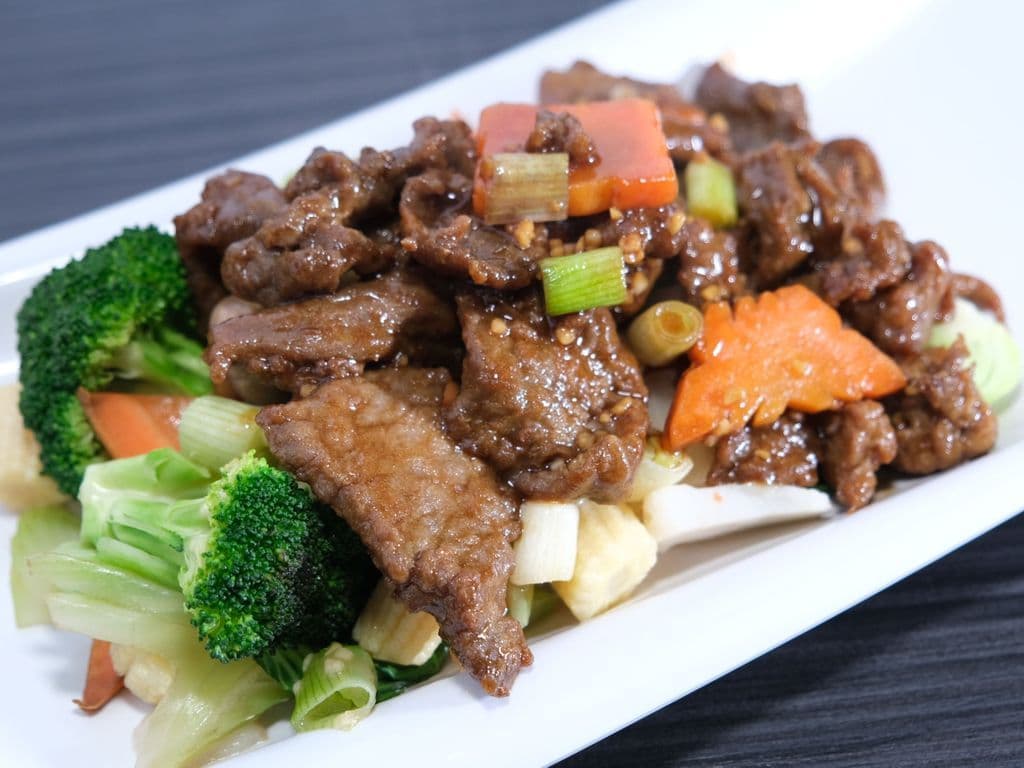 Sliced Beef w/ Seasonal Vegetables (时令菜牛肉)