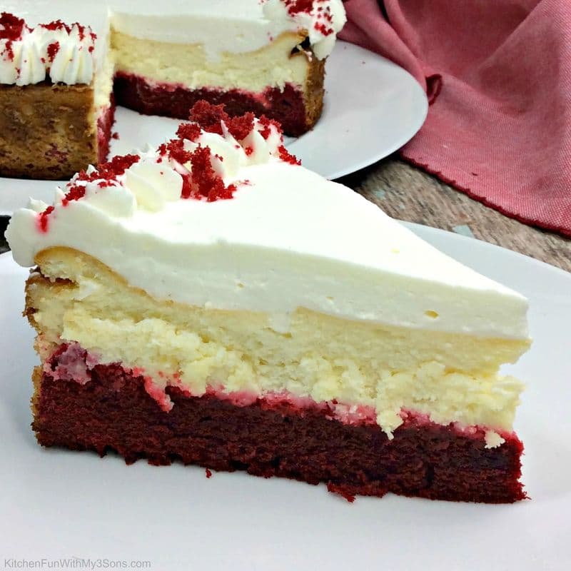 Red Velvet Cookie Crumble Cheesecake