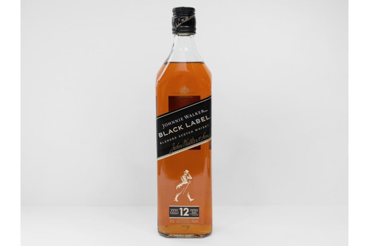 Johnnie Walker Black Label Scotch Whisky (1 x 1.75 L)