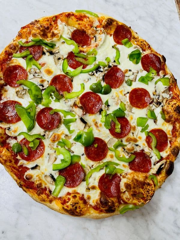 Large The Classic Deluxe Pizza