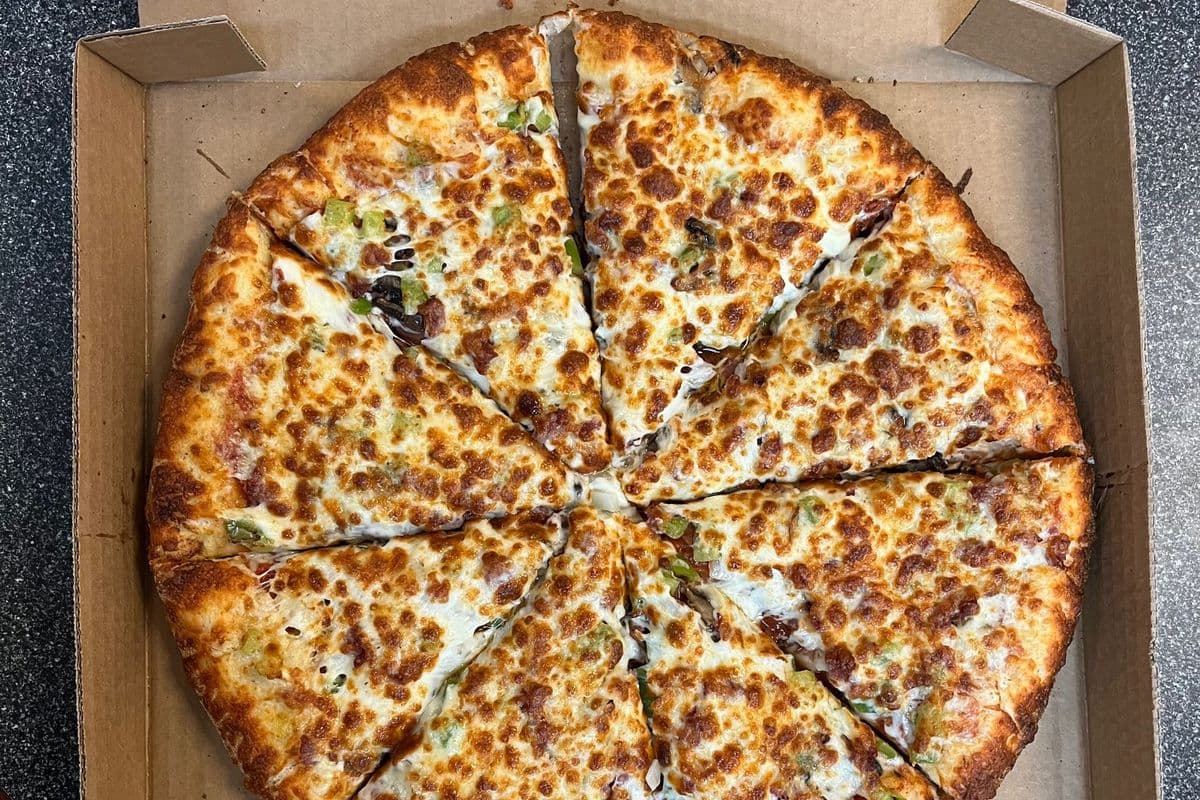 14" Deluxe Pizza