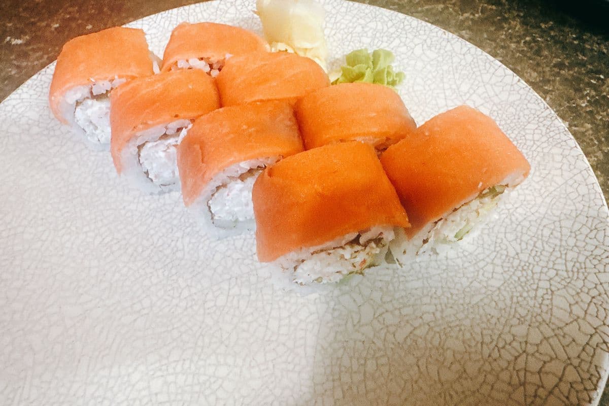 Medium Roll (8 cut) - Smoked Salmon Roll