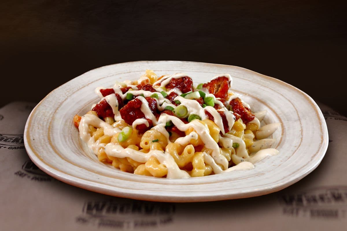 Boneless Wing Mac N Cheese