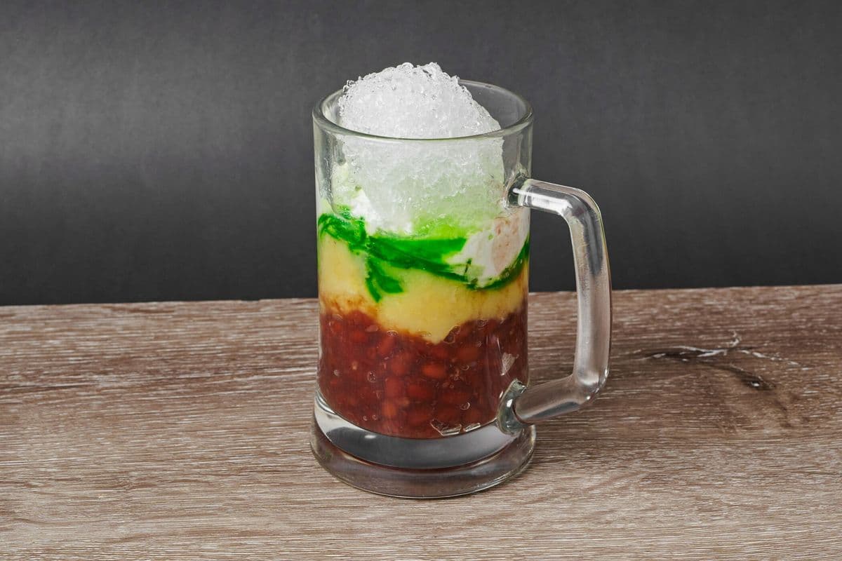 160. Red Beans, Green Beans, Green Jello, with Coconut Milk, and Crushed Ice (Chè 3 màu)