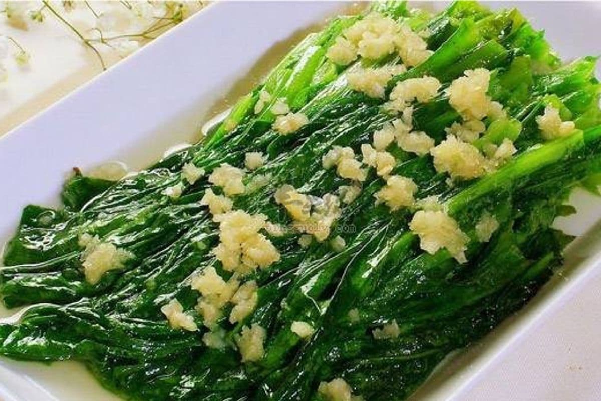 144. Sauteed Cole with Garlic Sauce