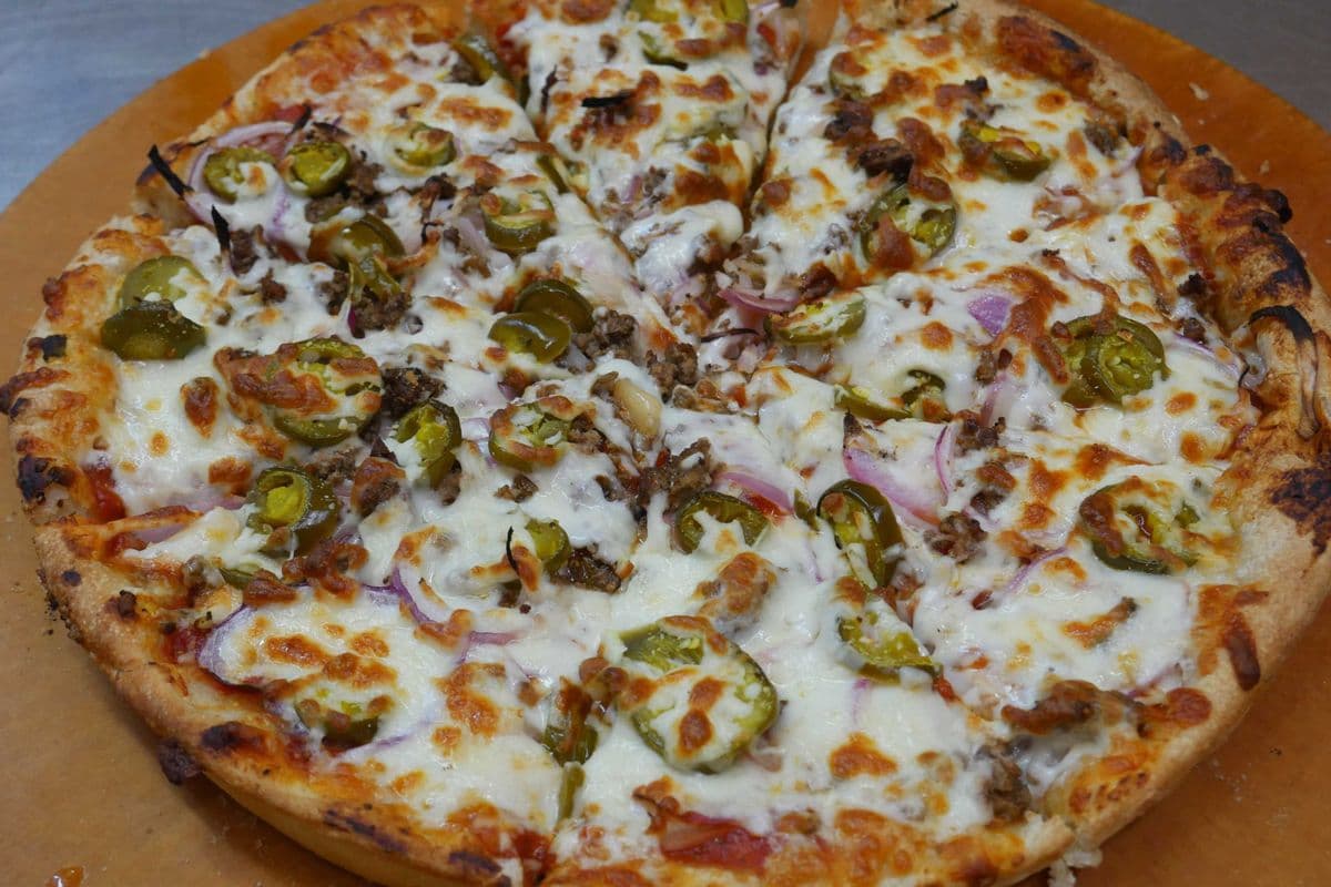 10" Small Spicy Ground Beef and Jalapeno Pizza