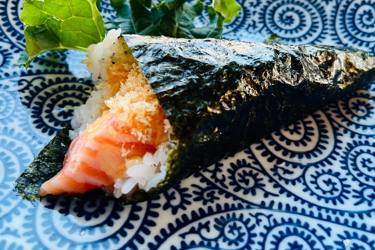 110B. Spicy Salmon Hand Roll (1 pc)