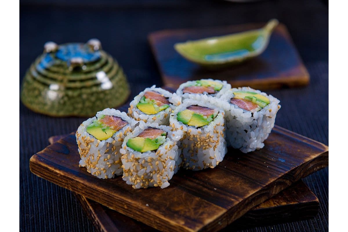 Salmon Avocado Cucumber Roll (6pcs)
